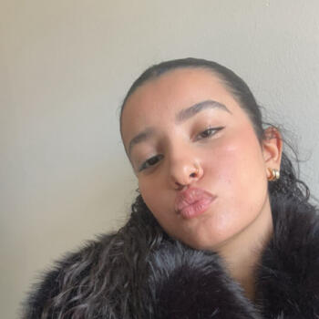 Babysitter in Toulon: Sheryne
