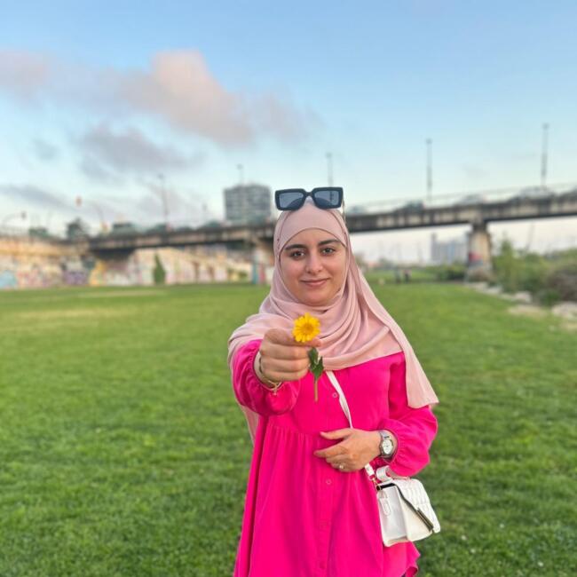 Canguro en Tarragona: Hajar