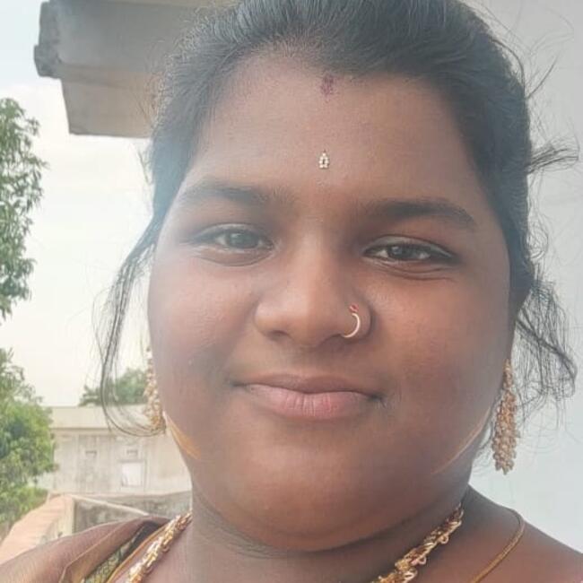 हैदराबाद में बेबीसिटर: Akhila