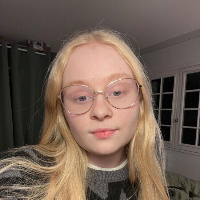 Babysitter in Mardié: Lucie