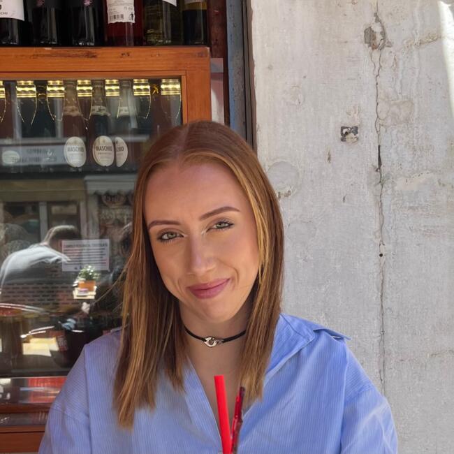 Babysitter in Vaux-le-Pénil: Alicia