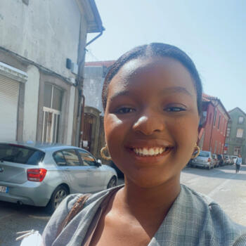 Babysitter em Porto: Agnes