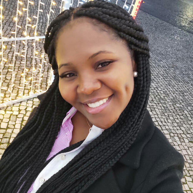 Babysitting job in Porto de Mós (Distrito de Leiria): Dina