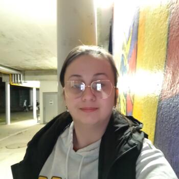 Babysitter in Pouancé: Lily