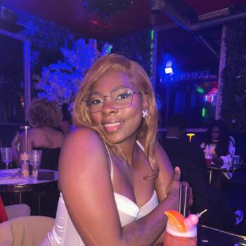 Babysitter in Clichy: Nicole Arielle