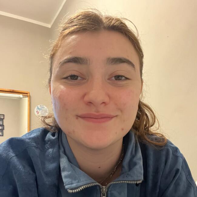 Babysitter in Montirone: Corinne