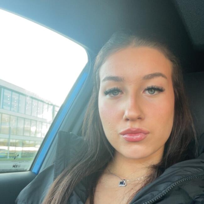 Babysitter in Manchester: Amy