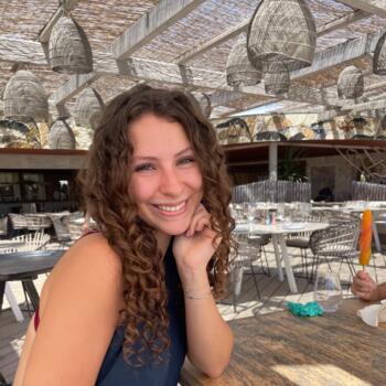 Babysitter in Cannes: Lucie