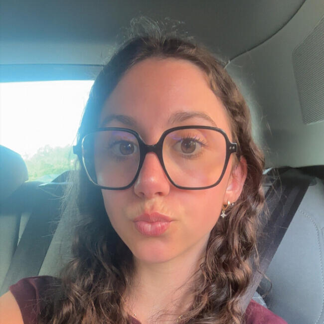Babysitter in Saint-Claude-de-Diray: Lucie