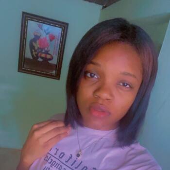 Niñera en Restauración: Maileni