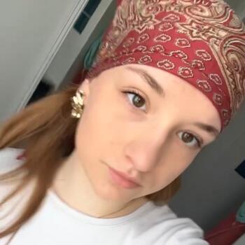 Babysitter in Saint-Étienne-sous-Bailleul: Zoé