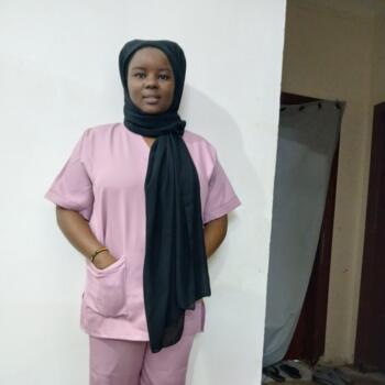 جليسة أطفال في جدة: Clare