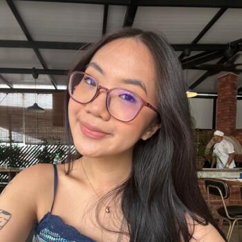 Babysitter in Singapore Island: Tina