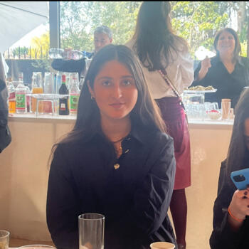 Babysitter in Cyprus: Ava