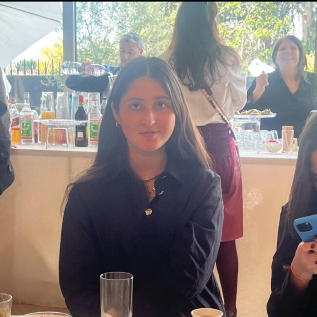 Babysitter in Cyprus: Ava