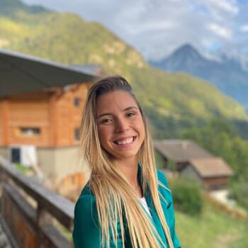 Babysitter in Mont-Saint-Aignan: Louise