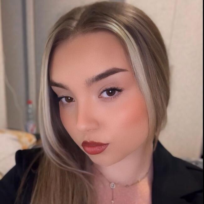 Babysitter in Ferrières-en-Brie: Elia