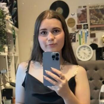 Babysitter in Sydney: Mia