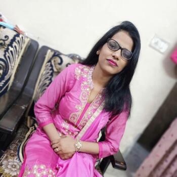 दिल्ली में बेबीसिटर: Sangeeta