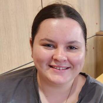 Babysitter in Tauranga: April Roper