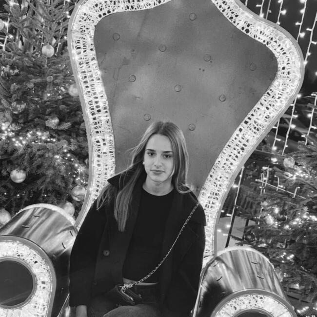 Babysitter in Grenay: Laly