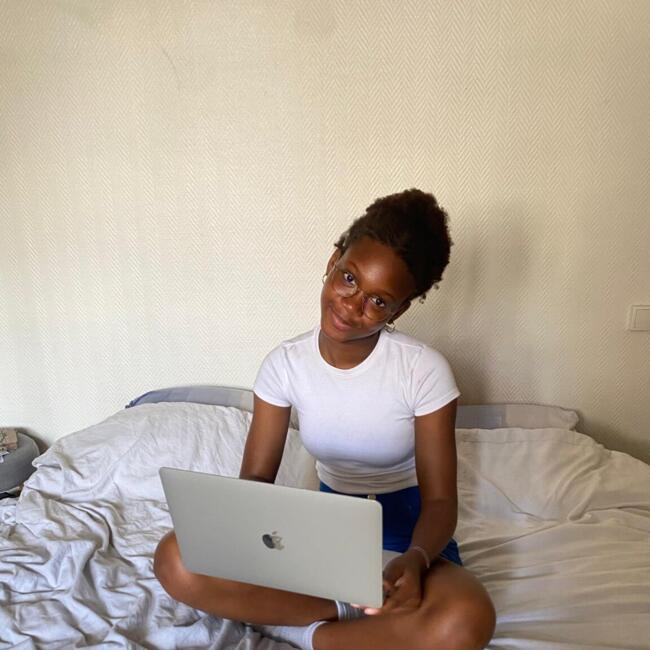 Babysitter in Colombes: Julie