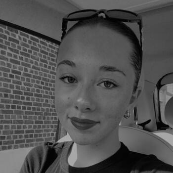 Babysitter in Épehy: Nawel