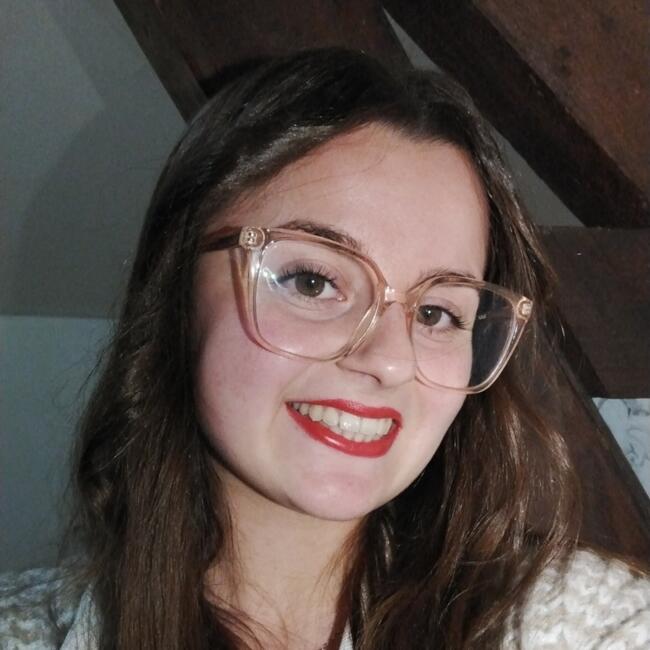 Babysitter in Saint-Quentin: Léa