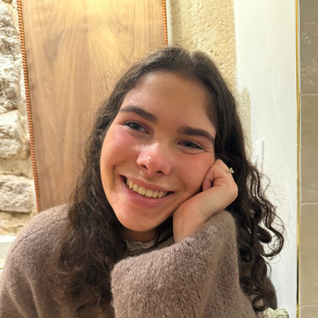 Babysitter in Sèvres: Violette