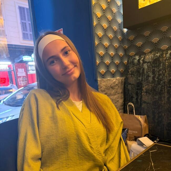 Babysitter in Nice: Farah