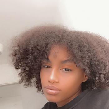 Baby-sitter in Loos: Mariam