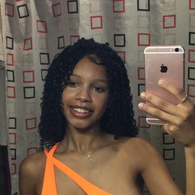 Babysitter em Almancil: Djamila Dias