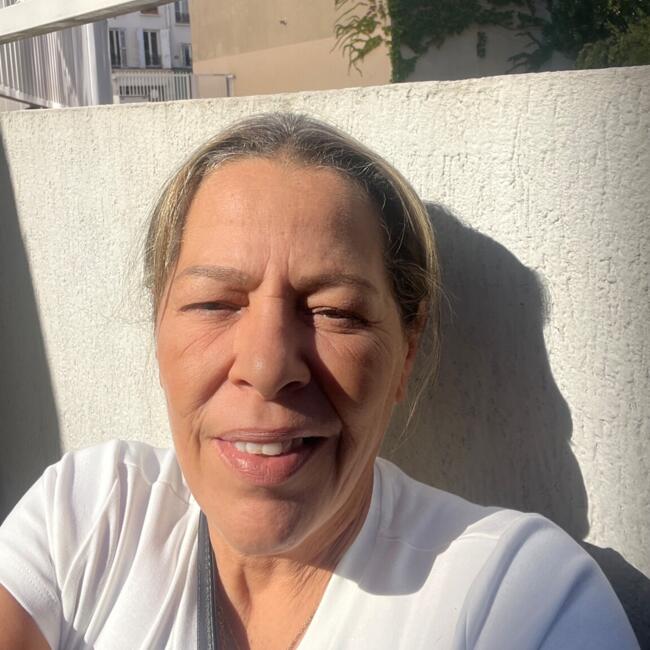 Babysitter in Paris: Farha