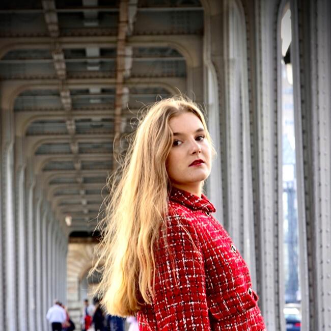 Babysitter in Paris: Olya
