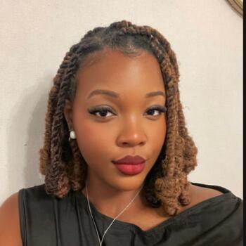 Babysitter in Le Mesnil-le-Roi: Laura Emmanuelle