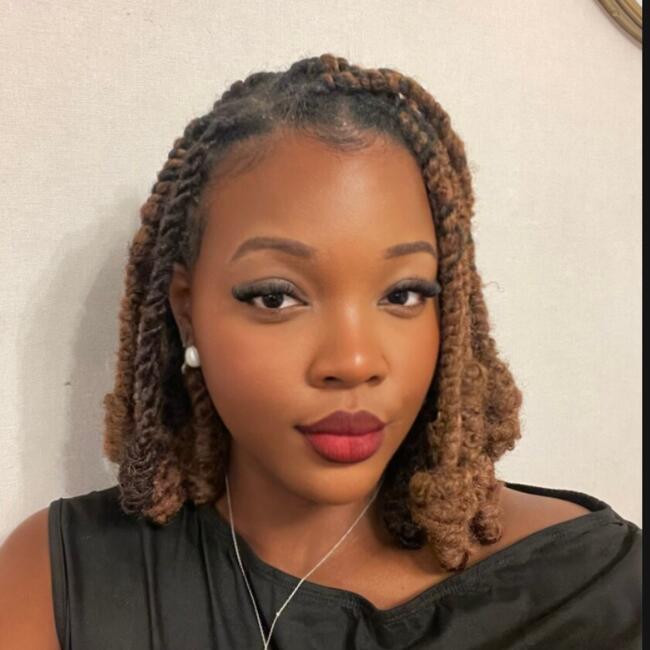 Babysitter in Le Mesnil-le-Roi: Laura Emmanuelle