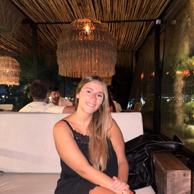 Babysitter in Buenos Aires: Maria Victoria