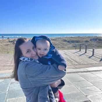 Trabajos de niñera en Barcelona: trabajo de canguro Milagros