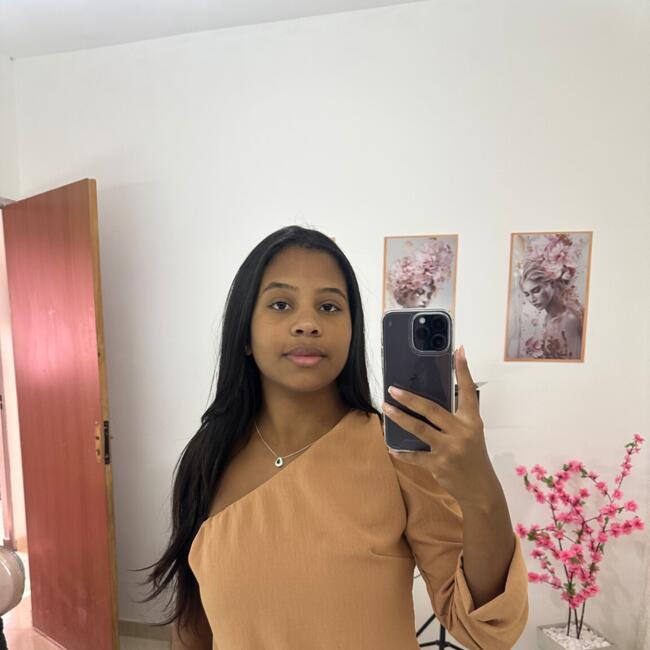 Babysitter in Contagem: Thayná Carvalho