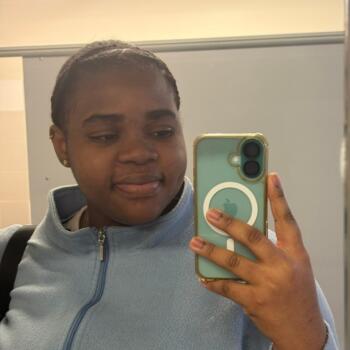 Babysitter in Saint-Ouen: Tariza