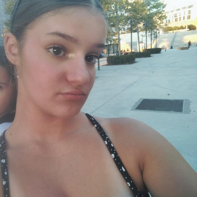 Babysitter in Marseille: Estelle