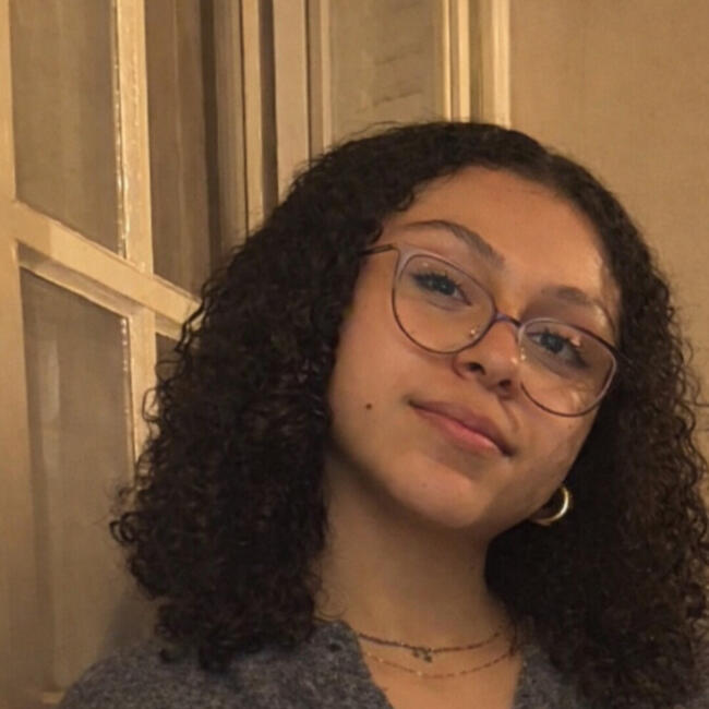 Babysitter in Montreuil: Kimberly