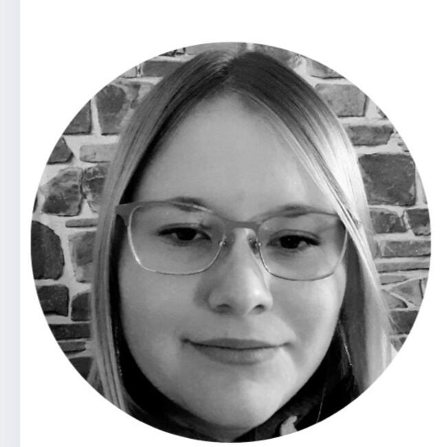 Babysitter in Saint-Remy-du-Nord: Eva