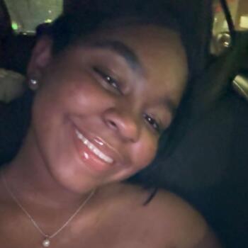 Babysitter in Virginia Gardens: Lucia