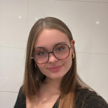 Babysitter in Menucourt: Lola