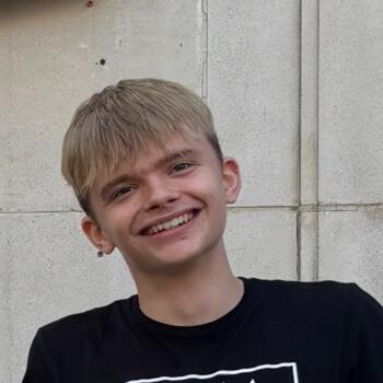 Babysitter in Weybridge: Eddie