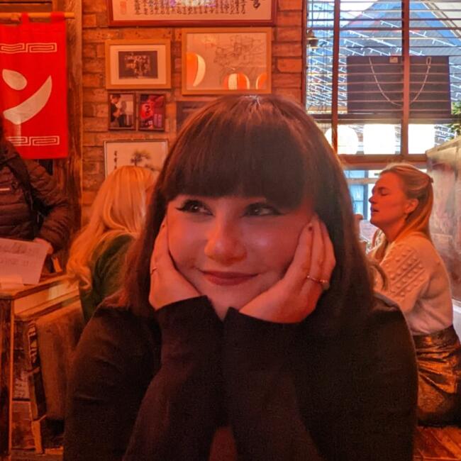 Babysitter in Glasgow: Tess Violette