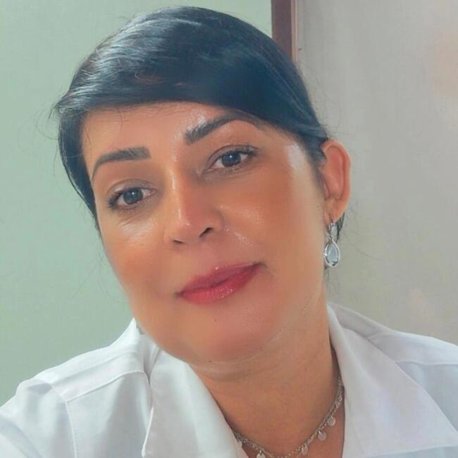 Babysitter in Macaé: Valdirene