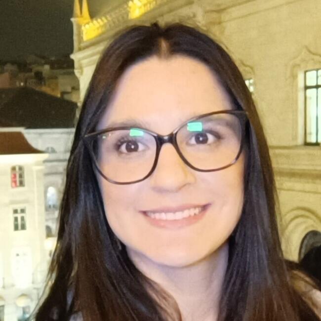 Babysitter em Sintra: Thays