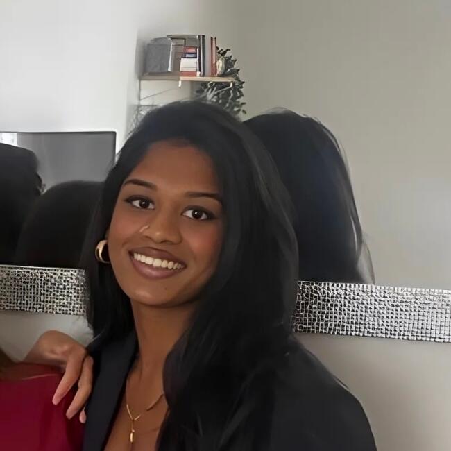 Babysitter in Vitry-sur-Seine: Kayla